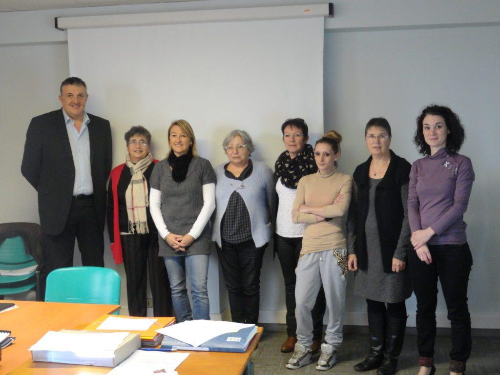 Les 6 agents recenseurs entourés du maire et de la directrice des services baraquevillois