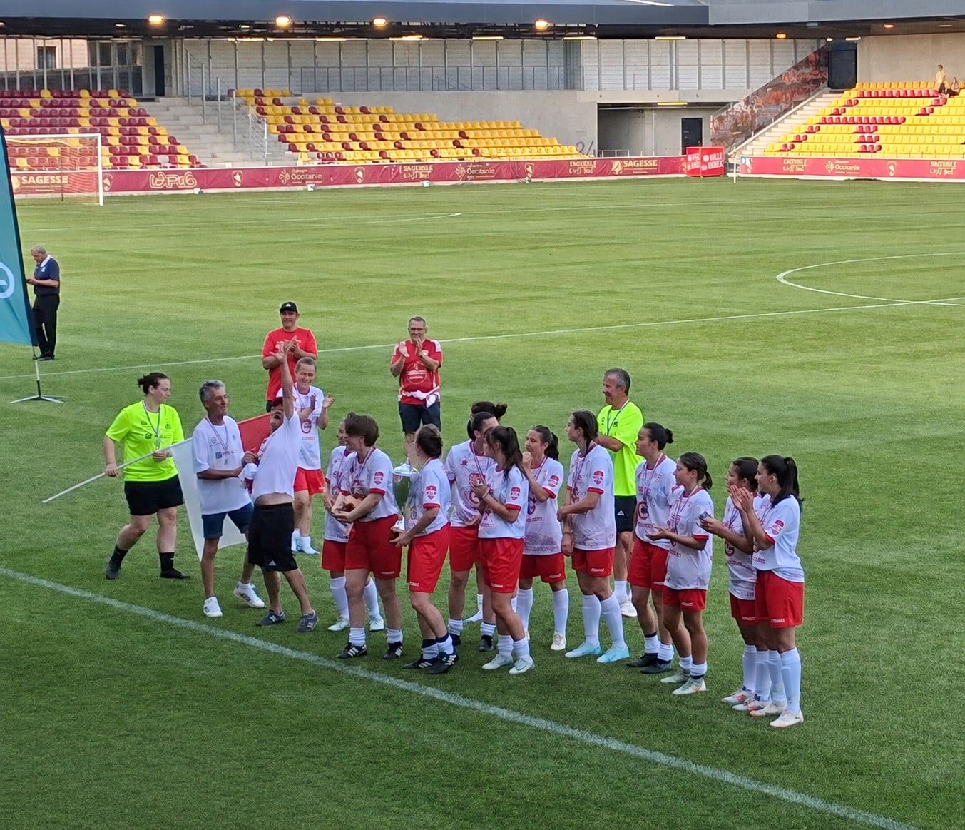 Lire la suite à propos de l’article Pas de coupe de l’Aveyron mais une expérience inoubliable pour les filles d’Espoir Foot 88