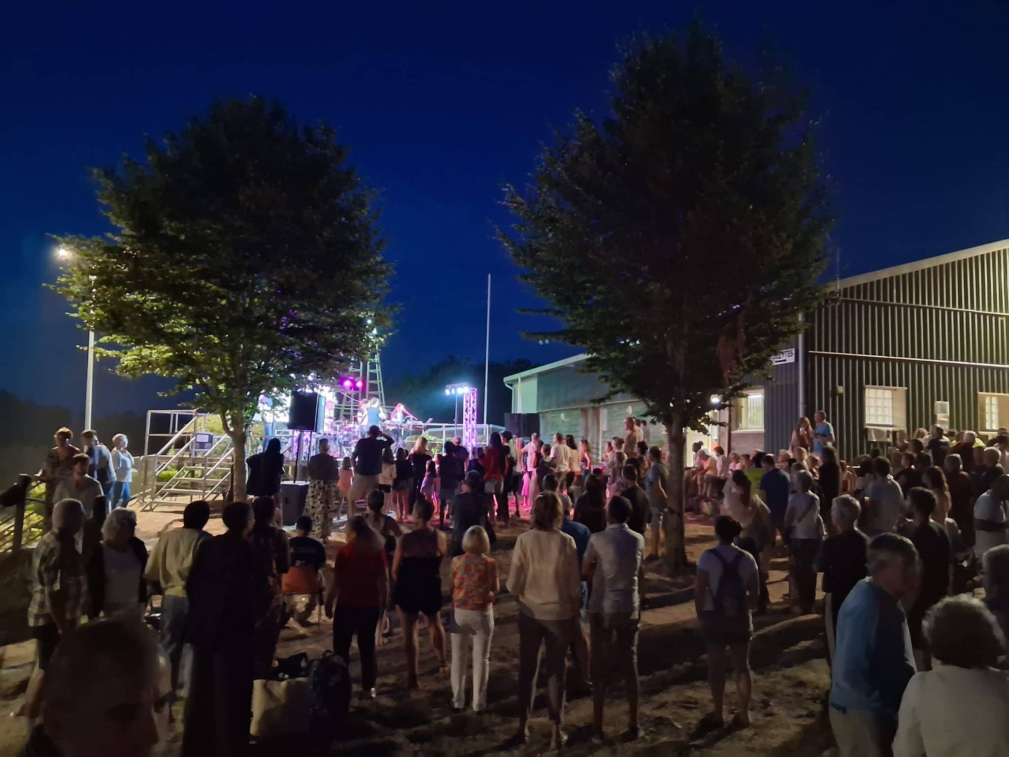 Lire la suite à propos de l’article Malgré l’annulation du feu d’artifice, une belle soirée estivale au lac de Lenne