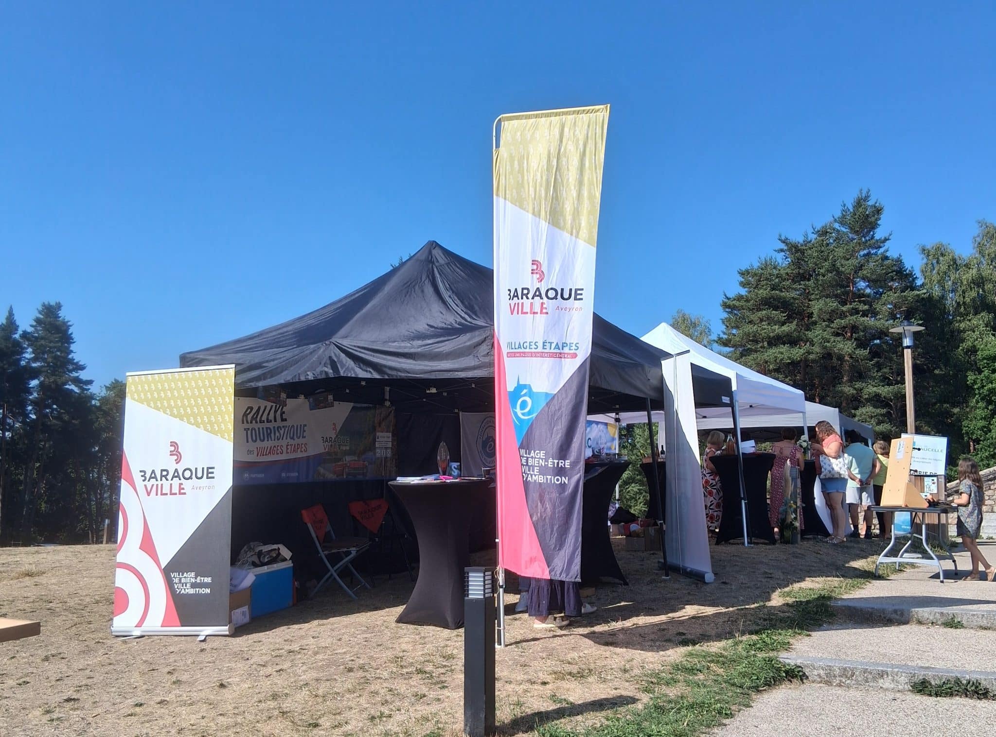 Lire la suite à propos de l’article Baraqueville fait la promotion des Villages Étapes sur l&rsquo;Aire de la Lozère
